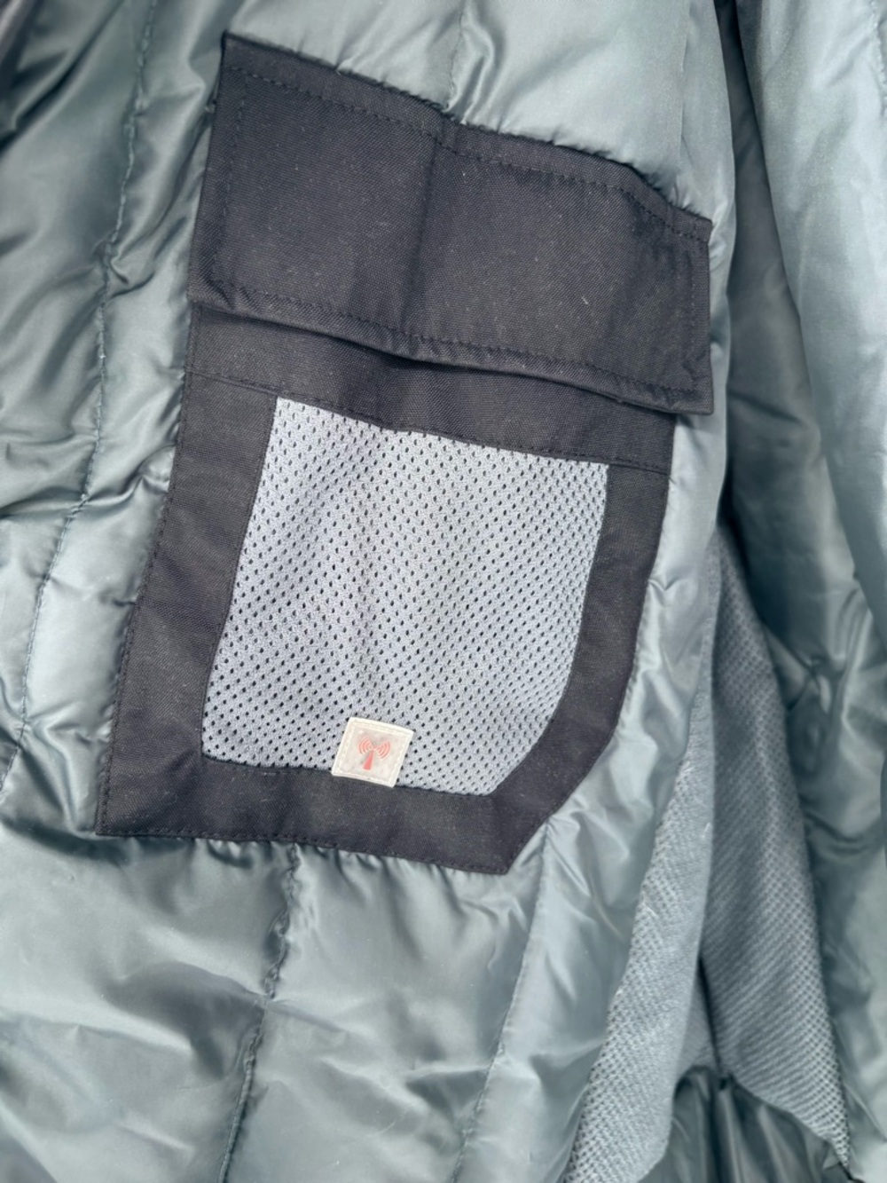 Men’s Helly Hansen Down Parka with Raccoon Hood - Picture 12 of 14